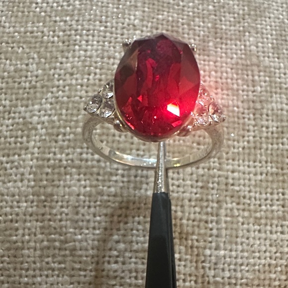 Jewelry - Elegant Red Gemstone Silver Ring